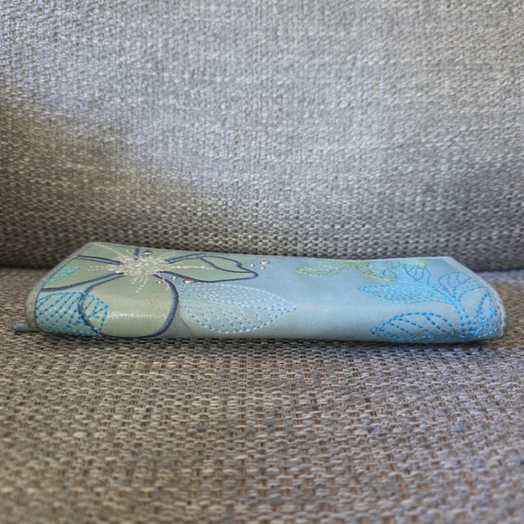 Fossil Light Blue Floral Embroidered Wallet - Picture 4 of 15